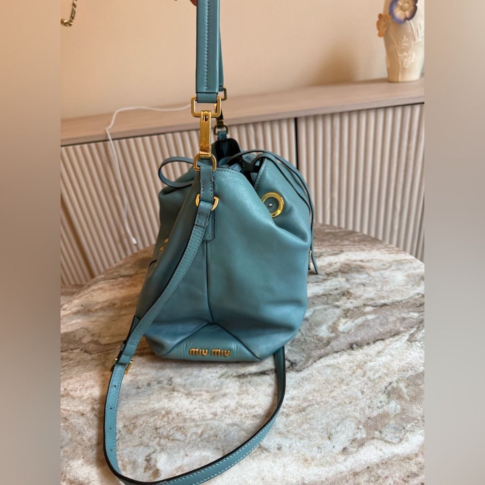 STUNNING MIU-MIU BOUTIQUE HANDBAG satchel tote bag in blue with gold hardware - Picture 12 of 15